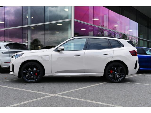BMW X3 30e xDrive M Sport Automaat / Panoramadak / Trekhaak / Sportstoelen / Comfort Access / Parking Assistant Plus / Adaptieve LED / Stuurverwarming