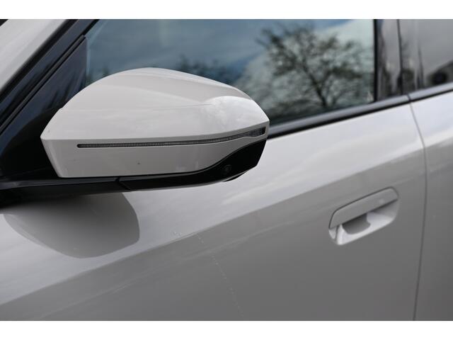 BMW X3 30e xDrive M Sport Automaat / Panoramadak / Trekhaak / Sportstoelen / Comfort Access / Parking Assistant Plus / Adaptieve LED / Stuurverwarming