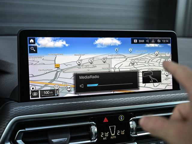 BMW X3 xDrive30e High Executive M-sport | Panoramadak | Harman/Kardon | Camera | Active Cruise | Memory Seat | BMW Gesture Control | Stuurverwarming | Stoelverwarming | Trekhaak |