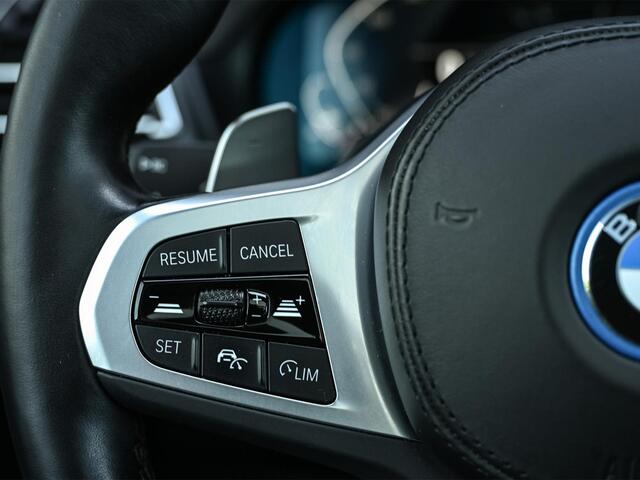 BMW X3 xDrive30e High Executive M-sport | Panoramadak | Harman/Kardon | Camera | Active Cruise | Memory Seat | BMW Gesture Control | Stuurverwarming | Stoelverwarming | Trekhaak |