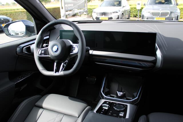 BMW X3 30e xDrive M Sport Automaat / Panoramadak / Trekhaak / Sportstoelen / Comfort Access / Parking Assistant Plus / Adaptieve LED / Stuurverwarming