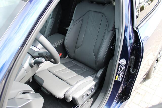 BMW X3 30e xDrive M Sport Automaat / Panoramadak / Trekhaak / Sportstoelen / Comfort Access / Parking Assistant Plus / Adaptieve LED / Stuurverwarming