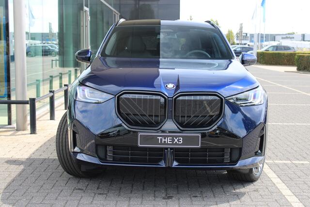 BMW X3 30e xDrive M Sport Automaat / Panoramadak / Trekhaak / Sportstoelen / Comfort Access / Parking Assistant Plus / Adaptieve LED / Stuurverwarming