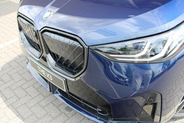 BMW X3 30e xDrive M Sport Automaat / Panoramadak / Trekhaak / Sportstoelen / Comfort Access / Parking Assistant Plus / Adaptieve LED / Stuurverwarming