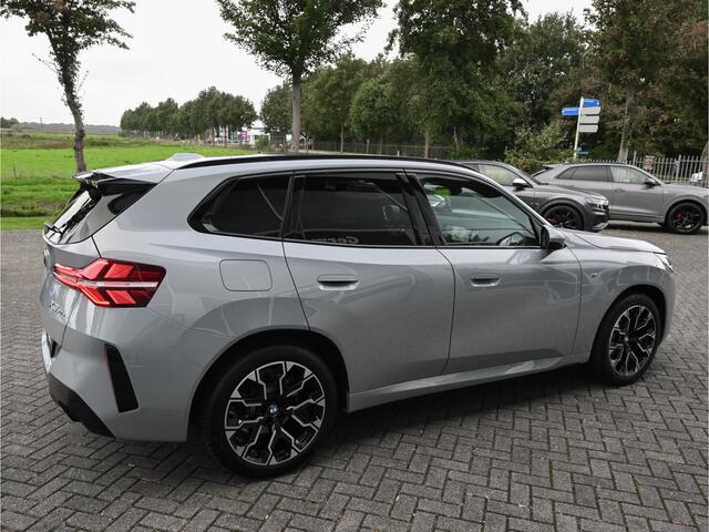 BMW X3 30e xDrive 300pk M-Sportpakket Pano E-Zetels 20-Inch Keyless Camera E-Trekh LED M-Brooklyn