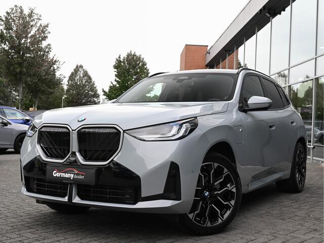 BMW X3 30e xDrive 300pk M-Sportpakket Pano E-Zetels 20-Inch Keyless Camera E-Trekh LED M-Brooklyn