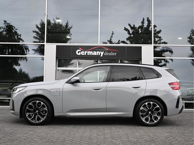 BMW X3 30e xDrive 300pk M-Sportpakket Pano E-Zetels 20-Inch Keyless Camera E-Trekh LED M-Brooklyn
