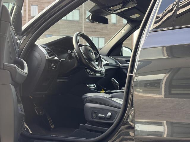 BMW X3 xDrive30e Executive | M pakket | Trekhaak | LED koplampen | Keyless entry | Elektrsiche achterklep | Live Cockpit Professional | Elektrisch verstelbare stoel(en) met geheugen | Houtafwerking interieur | Voorstoelen verwarmd