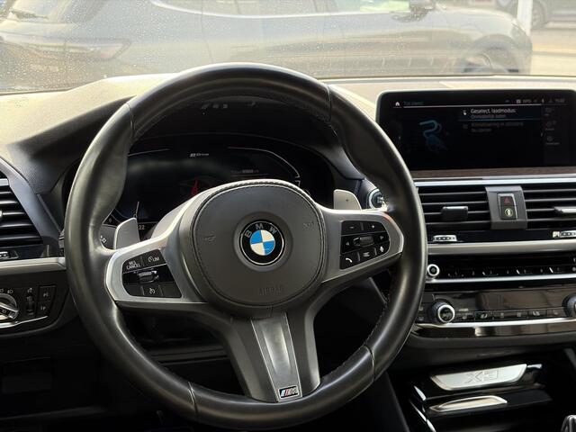 BMW X3 xDrive30e Executive | M pakket | Trekhaak | LED koplampen | Keyless entry | Elektrsiche achterklep | Live Cockpit Professional | Elektrisch verstelbare stoel(en) met geheugen | Houtafwerking interieur | Voorstoelen verwarmd
