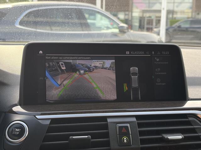 BMW X3 xDrive30e Executive | M pakket | Trekhaak | LED koplampen | Keyless entry | Elektrsiche achterklep | Live Cockpit Professional | Elektrisch verstelbare stoel(en) met geheugen | Houtafwerking interieur | Voorstoelen verwarmd