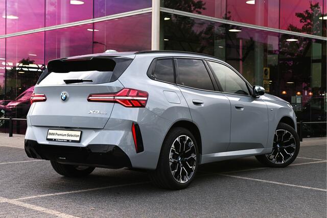 BMW X3 30e xDrive M Sport Automaat / Panoramadak / Trekhaak / Sportstoelen / Achteruitrijcamera / Comfort Access / Adaptieve LED / Stoelverwarming