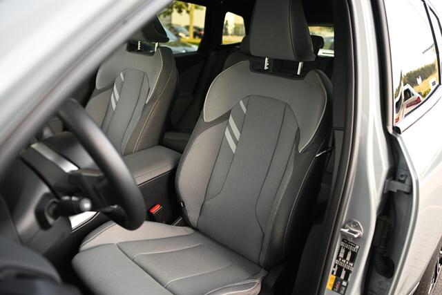 BMW X3 30e xDrive M Sport Automaat / Panoramadak / Trekhaak / Sportstoelen / Achteruitrijcamera / Comfort Access / Adaptieve LED / Stoelverwarming