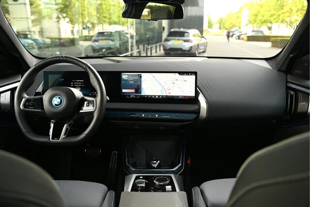BMW X3 30e xDrive M Sport Automaat / Panoramadak / Trekhaak / Sportstoelen / Achteruitrijcamera / Comfort Access / Adaptieve LED / Stoelverwarming