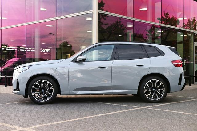 BMW X3 30e xDrive M Sport Automaat / Panoramadak / Trekhaak / Sportstoelen / Achteruitrijcamera / Comfort Access / Adaptieve LED / Stoelverwarming