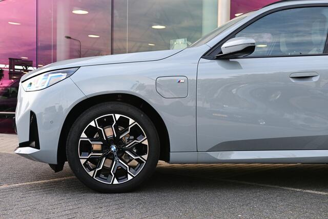 BMW X3 30e xDrive M Sport Automaat / Panoramadak / Trekhaak / Sportstoelen / Achteruitrijcamera / Comfort Access / Adaptieve LED / Stoelverwarming