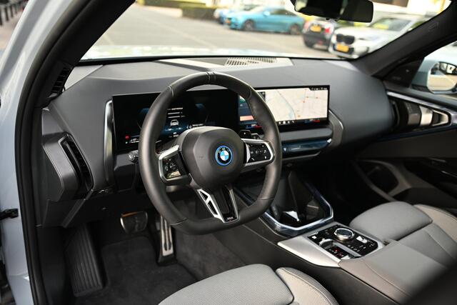 BMW X3 30e xDrive M Sport Automaat / Panoramadak / Trekhaak / Sportstoelen / Achteruitrijcamera / Comfort Access / Adaptieve LED / Stoelverwarming