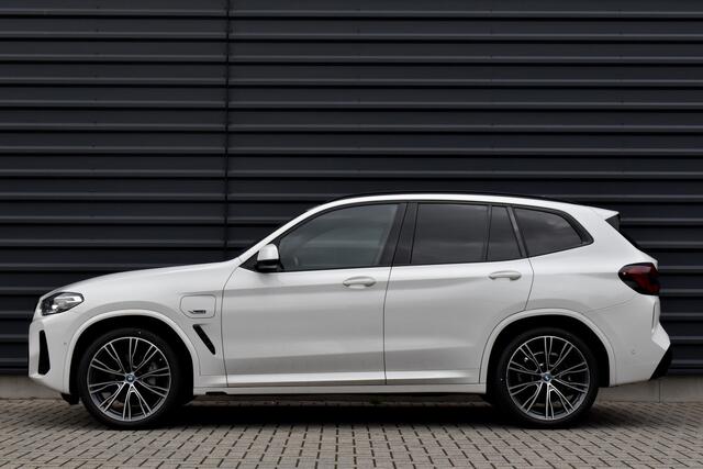 BMW X3 xDrive30e M Sport | Pano | 21'' Wielen | Camera | CarPlay | Head-Up | Stoelverwarming | Sfeerverlichting | – foto 3