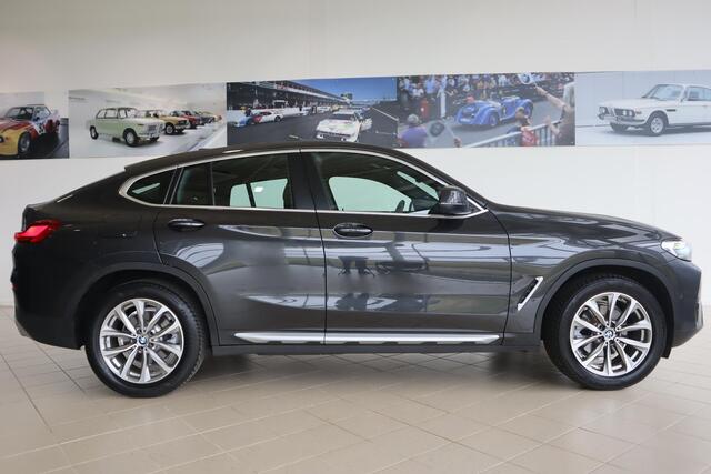BMW X4 xDrive20i Business Edition Plus / Panoramadak / Stuurwielverwarming / Ambient Air