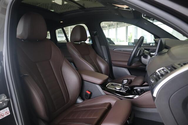 BMW X4 xDrive20i Business Edition Plus / Panoramadak / Stuurwielverwarming / Ambient Air