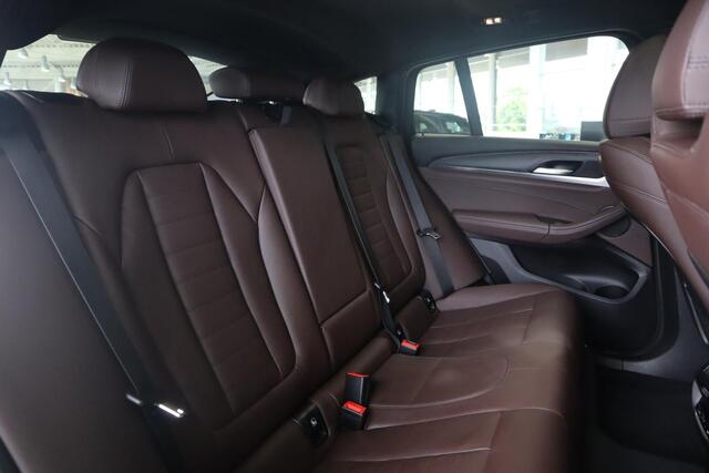BMW X4 xDrive20i Business Edition Plus / Panoramadak / Stuurwielverwarming / Ambient Air