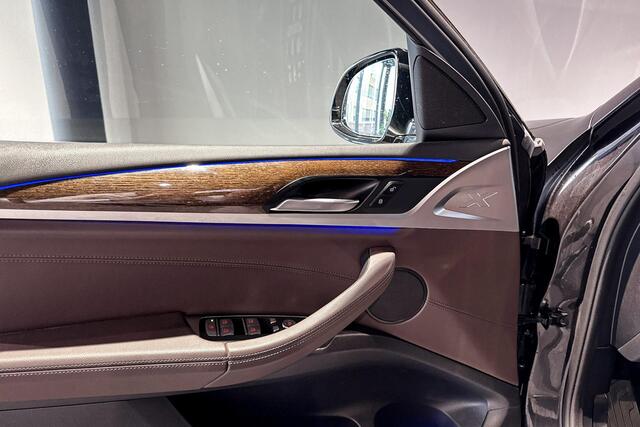 BMW X4 xDrive20i High Executive | Glazen Panoramadak | Comfort Access | Stoelverwarming | Head-Up Display |