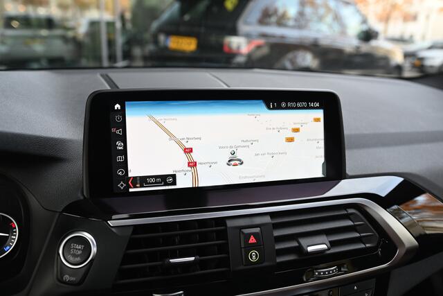 BMW X4 xDrive20i High Executive xLine Automaat / Trekhaak / Panoramadak / Sportstoelen / M Sportonderstel / LED / Parking Assistant Plus / Stoelverwarming / Navigatiesysteem Professional