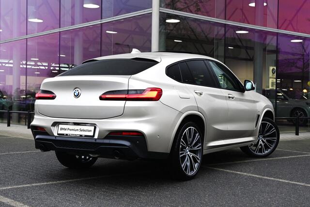 BMW X4 xDrive20i High Executive M Sport Automaat / Panoramadak / Trekhaak / Sportstoelen / Adaptief onderstel / Stuurverwarming / Adaptieve LED / Parking Assistant Plus / Head-Up / Harman Kardon