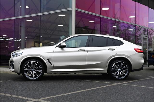BMW X4 xDrive20i High Executive M Sport Automaat / Panoramadak / Trekhaak / Sportstoelen / Adaptief onderstel / Stuurverwarming / Adaptieve LED / Parking Assistant Plus / Head-Up / Harman Kardon