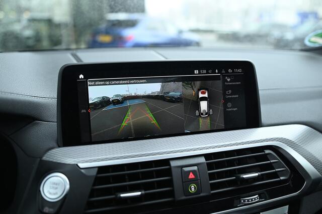 BMW X4 xDrive20i High Executive M Sport Automaat / Panoramadak / Trekhaak / Sportstoelen / Adaptief onderstel / Stuurverwarming / Adaptieve LED / Parking Assistant Plus / Head-Up / Harman Kardon