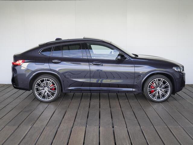 BMW X4 M40i | High Executive | M Sport Plus Pack | Macaoblauw | Stuurwielrand verwarmd | Comfort Access | Panoramadak | Head-Up Display | Harman Kardon | 21''