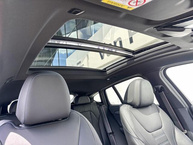 BMW X4 xDrive30i | Head-Up Display | M Sport | Trekhaak | Panoramadak |