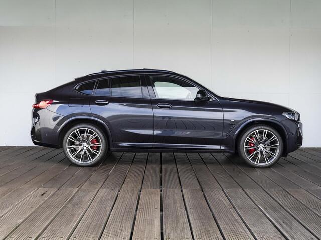 BMW X4 M40i | High Executive | M Sport Plus Pack | Macaoblauw | Stuurwielrand verwarmd | Comfort Access | Panoramadak | Head-Up Display | Harman Kardon | 21''
