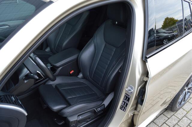 BMW X4 xDrive20i High Executive Edition | M-PAKKET | PANO | TREKHAAK | LED | CAM |