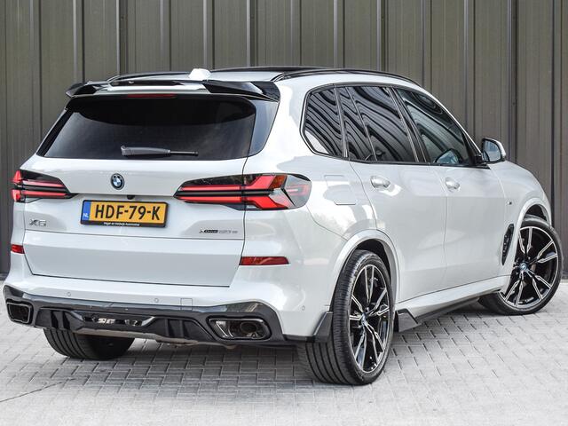 BMW X5 xDrive50e | M-SPORT PRO | PANORAMADAK SKY LOUNGE | HEAD-UP | SOFT-CLOSE | 360 CAMERA | LUCHTVERING | COMFORT ACCESS | TREKHAAK | M-SPORT BRAKE | COMFORT SEATS | 4-ZONE CONTROL | AMBIENT AIR | AMBIANCE INTERIEUR | DRIVING ASSISTANT PROF. | DAB+ | HARMAN/KA