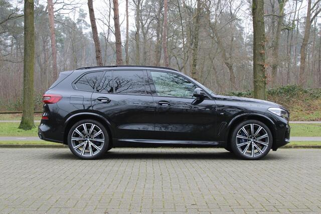 BMW X5 xDrive45e High Executive 22 inch, M-Sportpakket, Head up display, Panoramadak, Harman Kardon, 360 graden, Stoelventilatie, Comfortstoelen met memory, Niveauregeling 2 assen, Grootlichtassistent, Parkeerhulpsysteem Plus, Navigatie Professional, Achteruitri