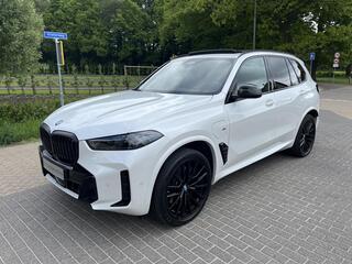 bmw-x5-xdrive50e-m-sport-pano-b&w