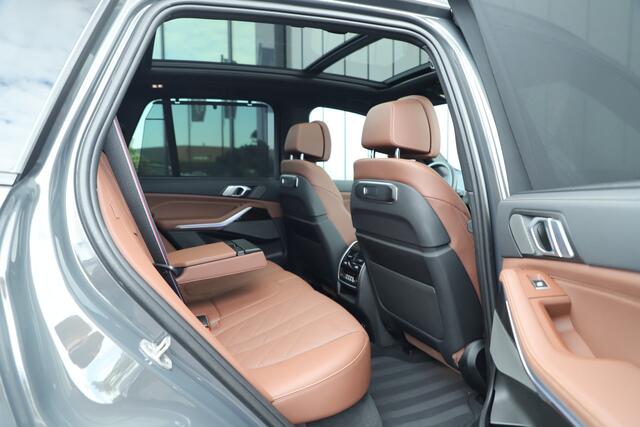 BMW X5 xDrive50e | 490PK | Luchtvering | Massage | Keyles-go | Head-up | Harman\kardon | Laser-led | Sfeerverlichting | Stoelkoeling | ACC | Stuurwielverw. | Trekhaak | NL-Auto | 2024.