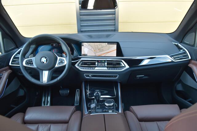 BMW X5 xDrive40i High Executive * M Sportpakket * Trekhaak * Comfortstoelen * Panoramadak * Head-up * DAB *