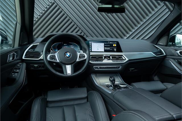 BMW X5 xDrive45e M-Sport Panodak Luchtvering M-Stoelen Skylounge 360 Memory ACC