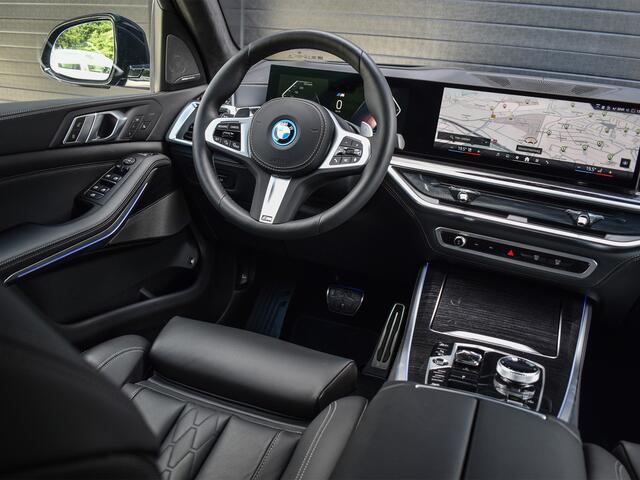 BMW X5 xDrive50e M-SPORT PRO | PANORAMADAK | ACHTERAS BESTURING | ACTIVE CRUISE CONTROL | COMFORT STOELEN | HEAD UP | IONIC GLOW | HARMAN KARDON | 360 CAMERA | ELEKTR. TREKHAAK | SOFT CLOSE | ALCANTARE HEMEL | STOELVERWARMING V+A