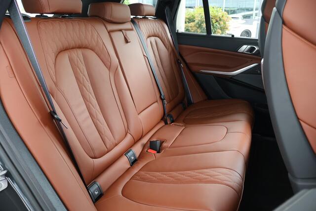 BMW X5 xDrive50e M Sportpakket | Exclusive-pakket | Comfort-Plus Pakket | Travel Pack | Sky Lounge | Driving Assistant | Professional