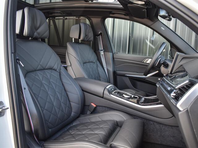 BMW X5 xDrive50e | M-SPORT | PANORAMADAK | LUCHTVERING | DRIVING ASSISTANT | ACTIVE CRUISE | COMFORT ACCESS | ICONIC GLOW | COMFORT SEATS | AMBIANCE INTERIEUR | HARMAN/KARDON | 360 CAMERA | DAB+ |