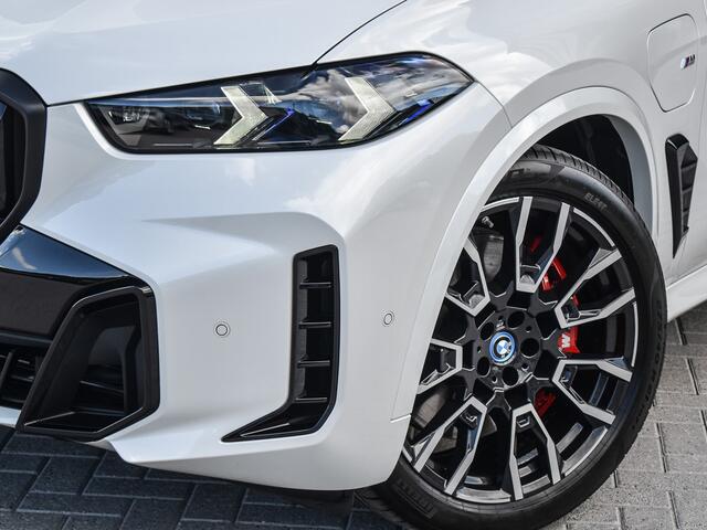 BMW X5 xDrive50e | M-SPORT | PANORAMADAK | LUCHTVERING | DRIVING ASSISTANT | ACTIVE CRUISE | COMFORT ACCESS | ICONIC GLOW | COMFORT SEATS | AMBIANCE INTERIEUR | HARMAN/KARDON | 360 CAMERA | DAB+ |