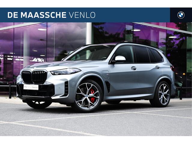 BMW X5 xDrive50e High Executive M Sport Automaat / Panoramadak / Trekhaak / Adaptief onderstel / Massagefunctie / Stoelventilatie / Active Steering / Comfort Access / Comfortstoelen / Adaptieve LED / Parking Assistant Professional / Harman Kardon / Live Cockpit 