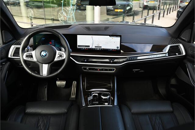 BMW X5 xDrive50e High Executive M Sport Automaat / Panoramadak / Trekhaak / Adaptief onderstel / Massagefunctie / Stoelventilatie / Active Steering / Comfort Access / Comfortstoelen / Adaptieve LED / Parking Assistant Professional / Harman Kardon / Live Cockpit 