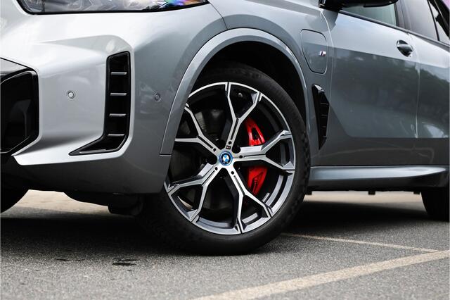 BMW X5 xDrive50e High Executive M Sport Automaat / Panoramadak / Trekhaak / Adaptief onderstel / Massagefunctie / Stoelventilatie / Active Steering / Comfort Access / Comfortstoelen / Adaptieve LED / Parking Assistant Professional / Harman Kardon / Live Cockpit 