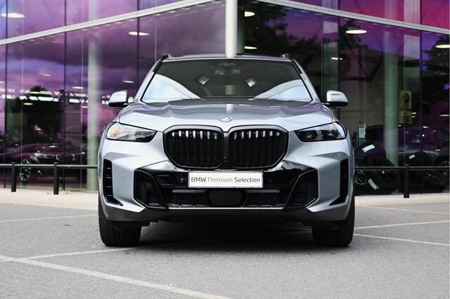 BMW X5 xDrive50e High Executive M Sport Automaat / Panoramadak / Trekhaak / Adaptief onderstel / Massagefunctie / Stoelventilatie / Active Steering / Comfort Access / Comfortstoelen / Adaptieve LED / Parking Assistant Professional / Harman Kardon / Live Cockpit 