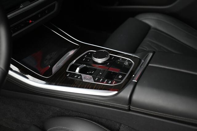 BMW X5 xDrive50e High Executive M Sport Automaat / Panoramadak / Trekhaak / Adaptief onderstel / Massagefunctie / Stoelventilatie / Active Steering / Comfort Access / Comfortstoelen / Adaptieve LED / Parking Assistant Professional / Harman Kardon / Live Cockpit 