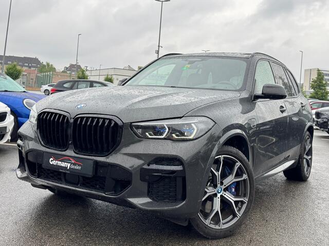 BMW X5 xDrive45e 394pk M-Sportpakket Dravit Pano B&W Skylounge Trk.haak Swarovski