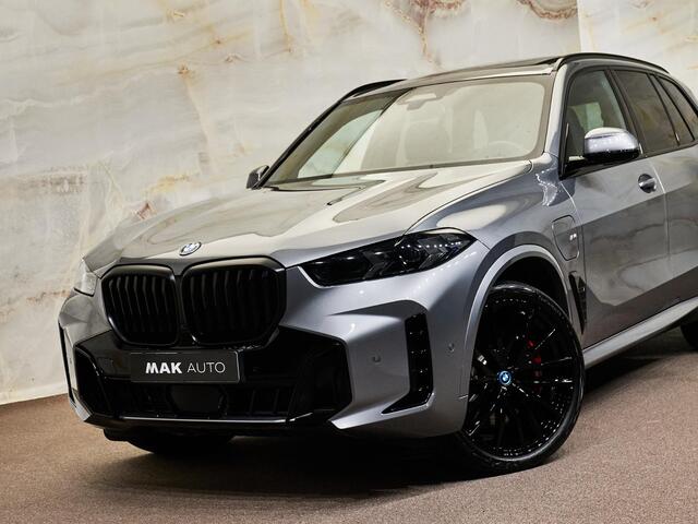 BMW X5 xDrive50e M Sport Pro, M Stoelen, Sky Lounge Pano, 4-wielbest., luchtv., CraftedClarity, carbon, H/K, massage, 22", tr.haak, softclose, privacy